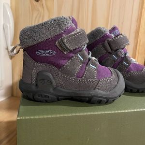 Keen winter baby boots, size 4, grey and purple